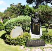 黎焕颐纪念碑：诗魂永驻，岁月铭刻